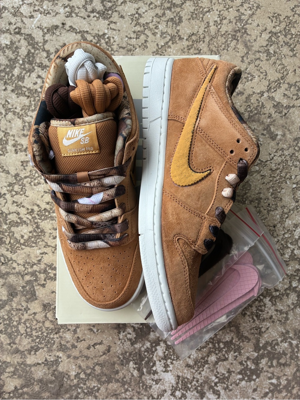 Brand New Nike SB Dunk Low Pro QS ‘Note Manchester’. Multiple Sizes Available!!